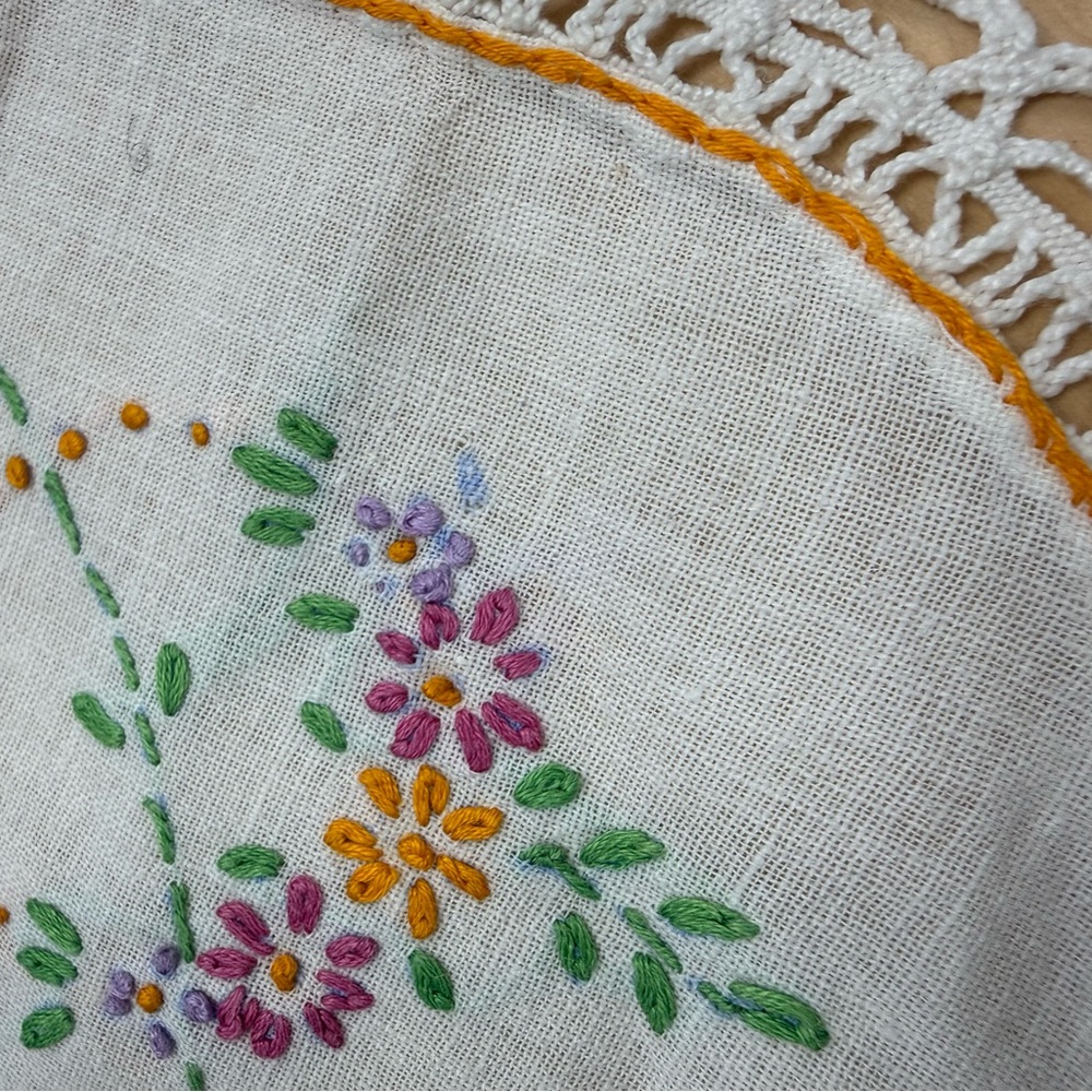 Vintage Linen Embroidered Floral Table Runner or dresser Scarf with Lace Trim - Picture 8 of 13